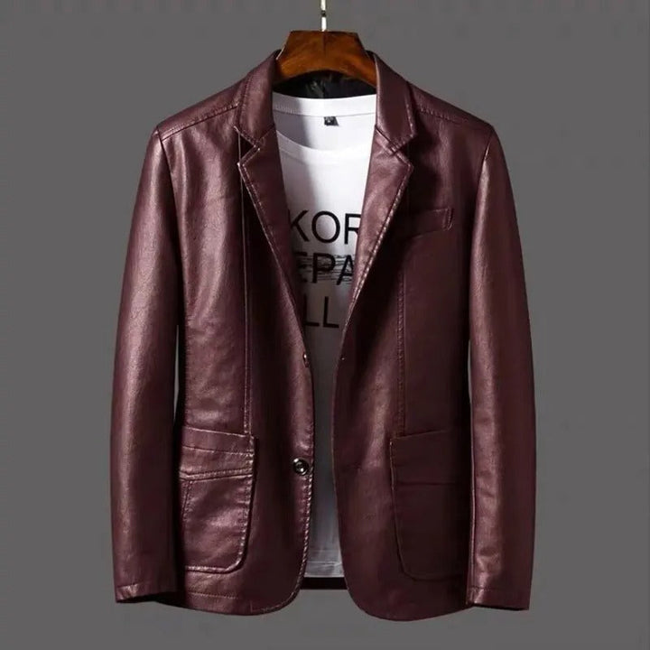 Robuste Bikerjacke für Herren aus echtem Leder in Burgunderrot, bequem und stilvoll für Outdoor-Aktivitäten.