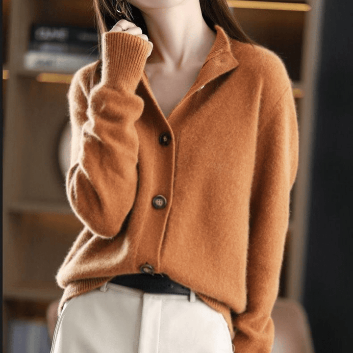 Kurzer Damen Cardigan in elegantem Design, ein vielseitiges Oberteil mit Knöpfen für stilvolle Outfits.