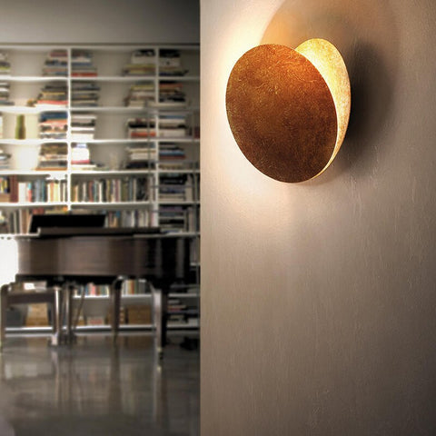 Energieeffiziente LED Wandlampe für warmes, stimmungsvolles Licht und modernes Ambiente.