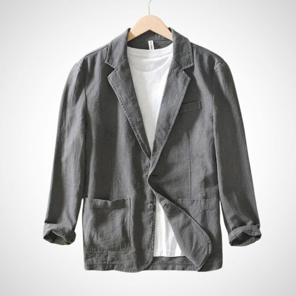 Nahaufnahme des atmungsaktiven Stoffes vom Herren Leinenblazer, perfekt für einen eleganten Sommerstil.