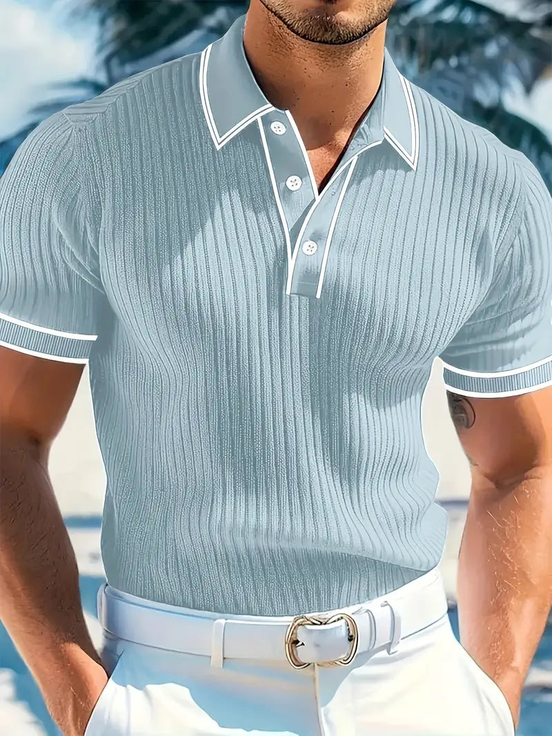 Himmelblaues stilvolles Herren Polohemd, kurzärmlig, ideal für den Sommer & Smart Casual Looks.