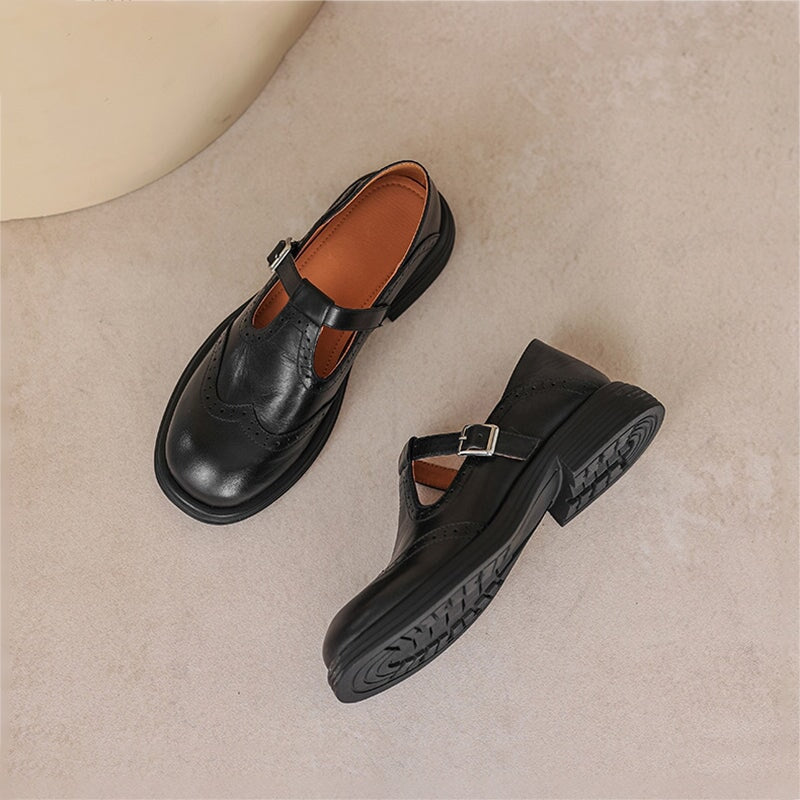 Elegante flache Damen Mary Janes mit verstellbarem Riemen. Vielseitiger Damenschuh für Freizeit & Business Casual.