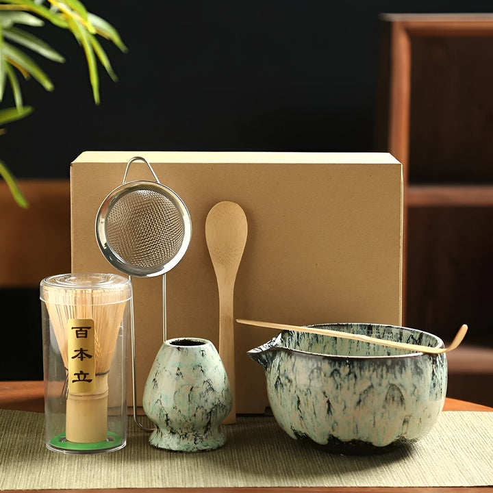 Traditionelles Matcha-Teezeremonie-Set aus Keramik & Bambus. Perfekte Geschenkidee für Teeliebhaber.