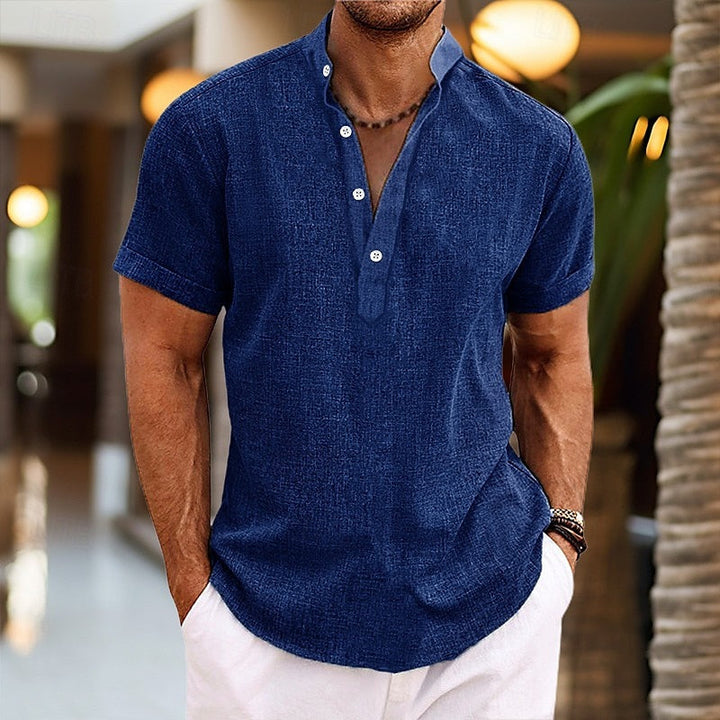 Elegantes Herren Kurzarm-Henleyshirt für einen smart-casual Sommerlook. Mit stilvoller Knopfleiste.