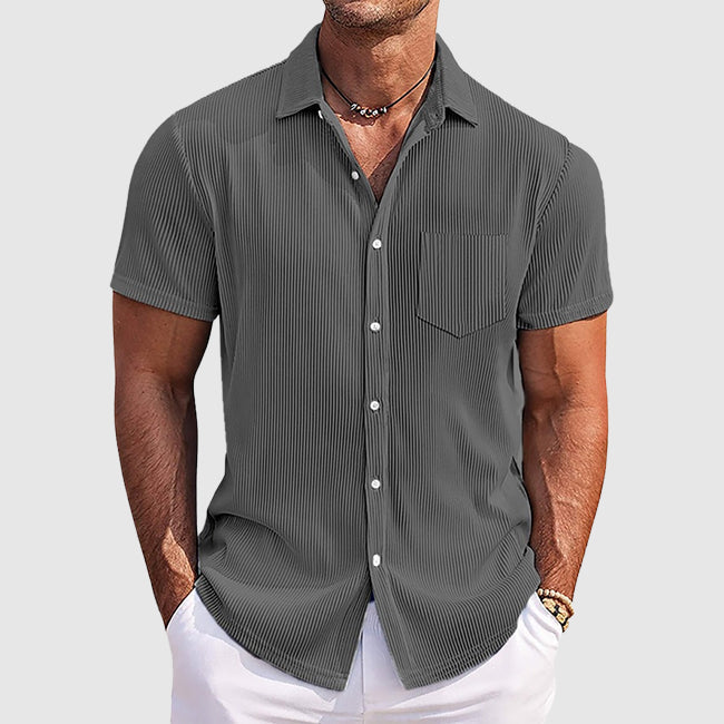 Bequemes Herren Kurzarm-Knopfhemd mit gerippter Struktur, perfekt als stylisches Sommer- & Freizeithemd für Männer.