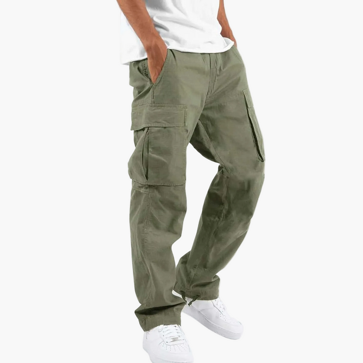 Robuste Herren Cargo-Hose, ideal als Wanderhose. Praktische Taschen und Relaxed Fit für maximale Bewegungsfreiheit.