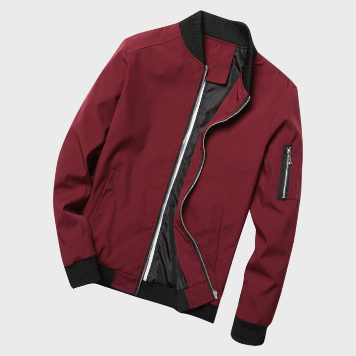 Leichte Herren Bomberjacke, funktional & stylisch. Perfekt als vielseitige Freizeit- und Ganzjahresjacke.