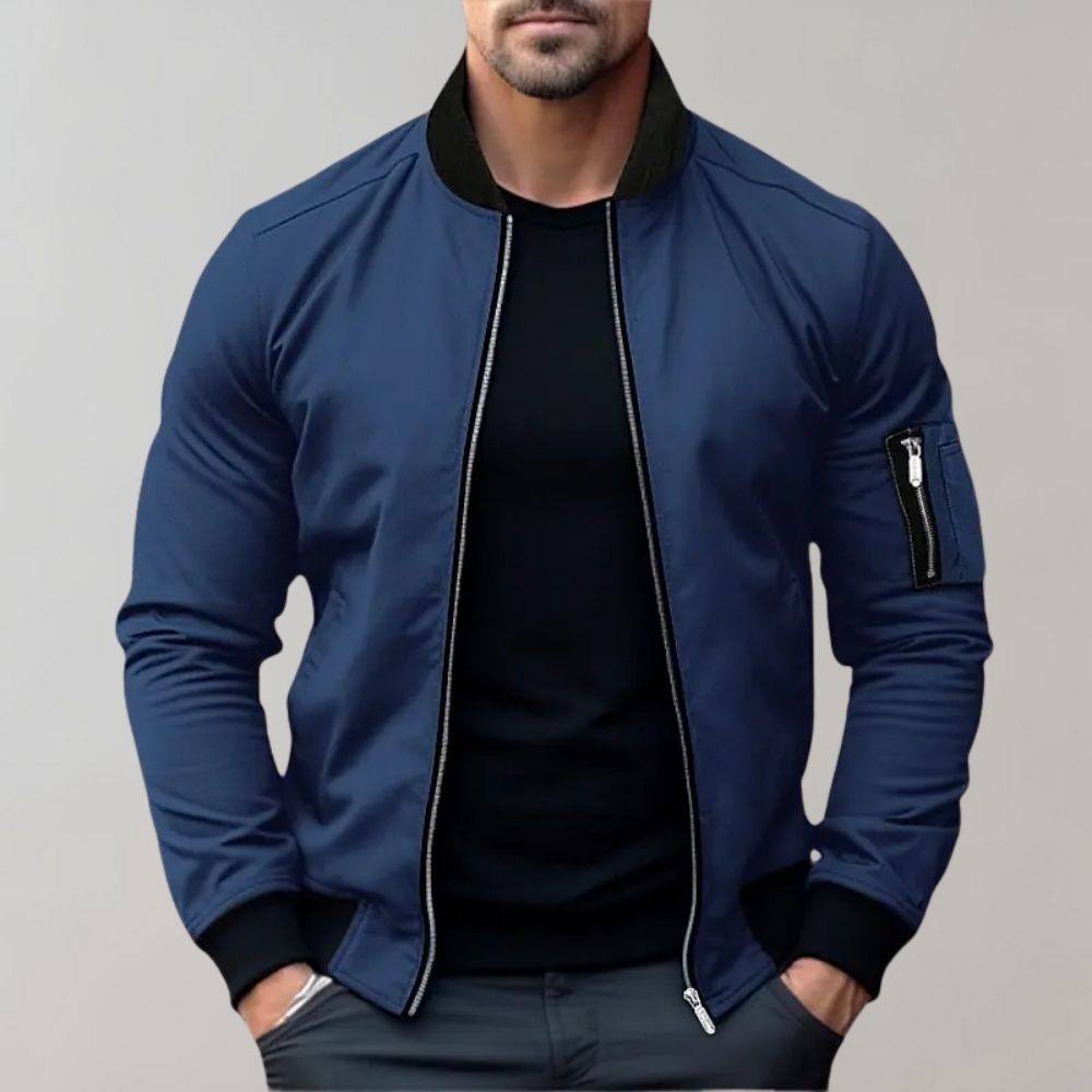 Sportliche Herren Ganzjahresjacke im Bomber-Stil. Leicht, modern & ideal für Outdoor-Aktivitäten.