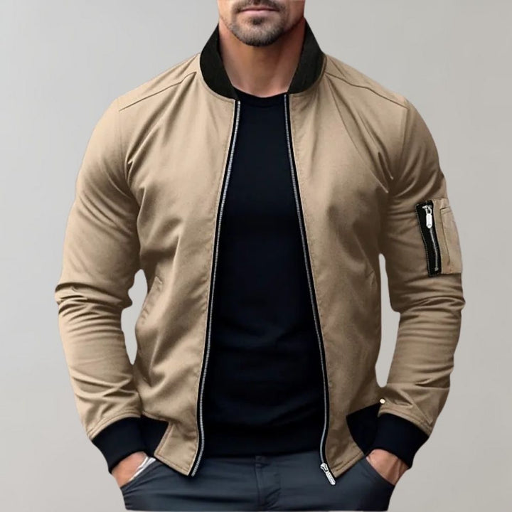 Elegante, leichte Herren Bomberjacke. Die vielseitige Übergangsjacke für stylische Alltagslooks.
