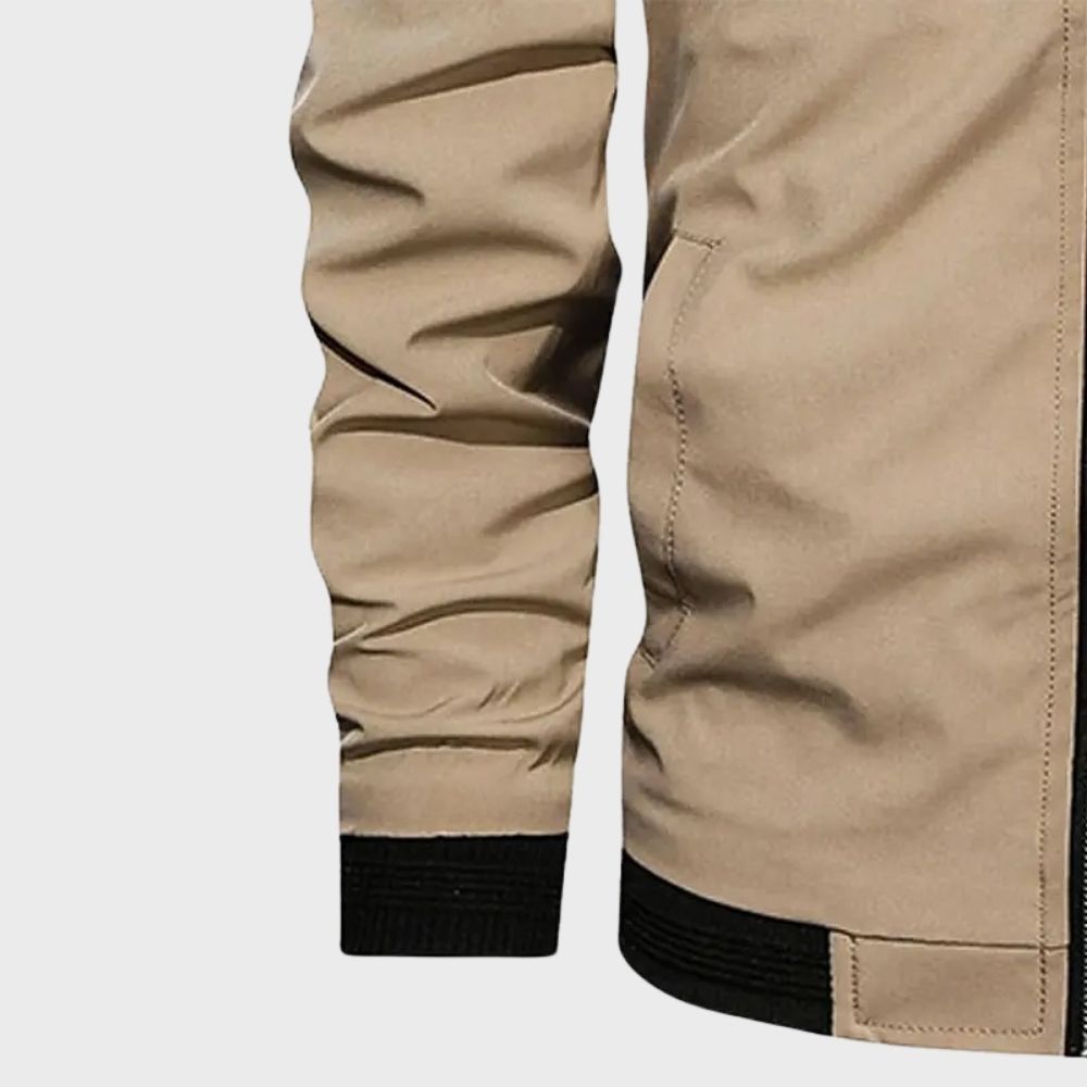 Sportliche Herren Übergangsjacke, leicht und vielseitig. Ideal als moderne Ganzjahresjacke für Herrenmode.