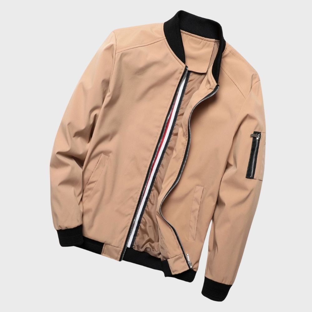 Komfortable, leichte Herren Bomberjacke. Perfekt als stylische Outdoorjacke für den aktiven Mann.