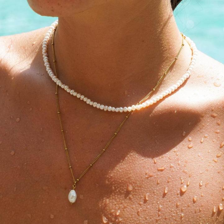 Hochwertiger Damenschmuck: Gold Choker mit Süßwasserperlen, verstellbar und wasserfest.