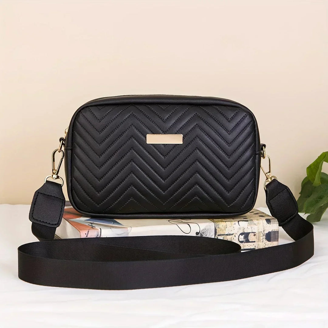 Minimalistische, gepolsterte Damentasche aus Kunstleder. Elegante Umhängetasche in Schwarz, perfekt für jeden Tag.