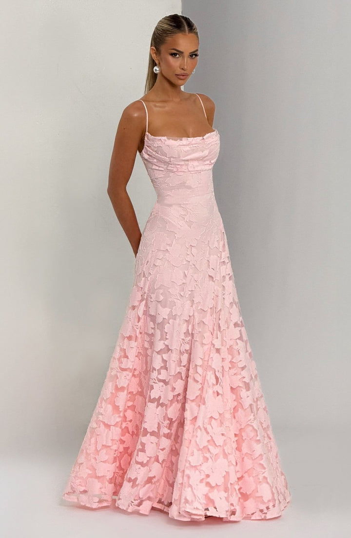 Bequemes Damen Maxikleid mit sommerlichem Blumenmuster & Wasserfall-Ausschnitt, ideal für den Urlaub.