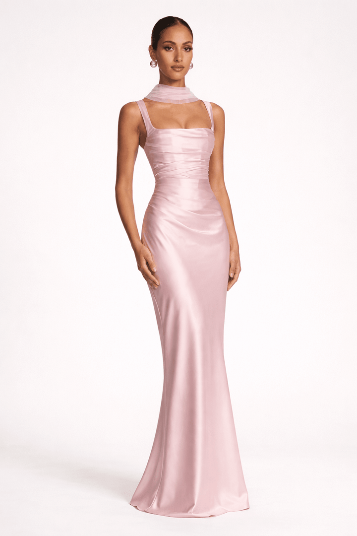 Fließendes, ärmelloses Damen Maxikleid, slim fit. Bodenlanges Sommerkleid mit Rundhalsausschnitt, bequem und elegant.