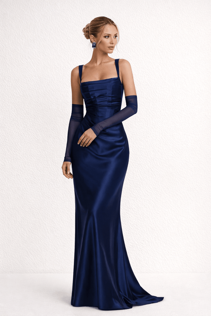 Damen Maxikleid mit Rundhalsausschnitt und ärmellosem Design. Ein slim fit, bodenlanges Sommerkleid für stilvolle Anlässe.