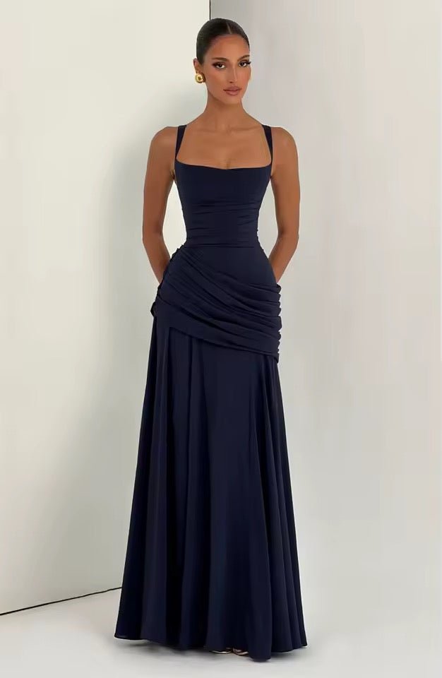 Figurfreundliches Damen Maxikleid mit Herzausschnitt & eleganter Raffung. Perfekt für Abendmode und Events.