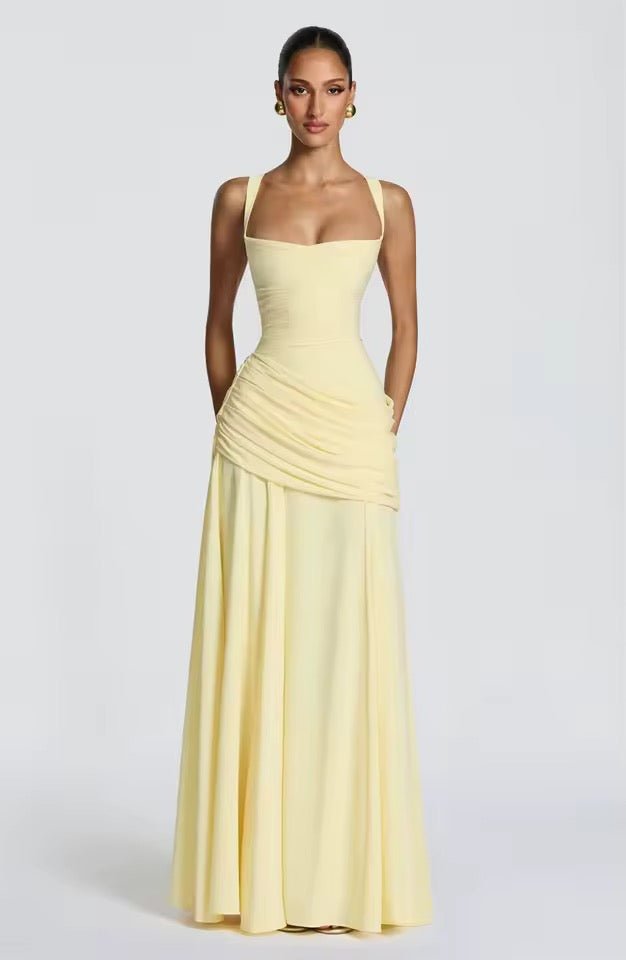 Langes, festliches Damenkleid mit schmeichelndem Herzausschnitt und Raffung. Perfekt für Abendmode.