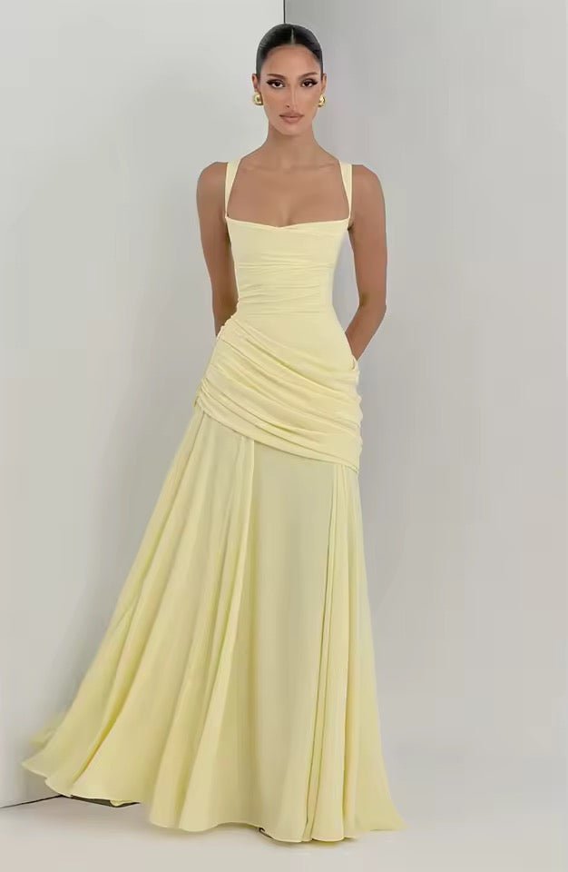 Festliches Damen Maxikleid mit femininem Herzausschnitt und eleganter Raffung. Ideal für Abendveranstaltungen.