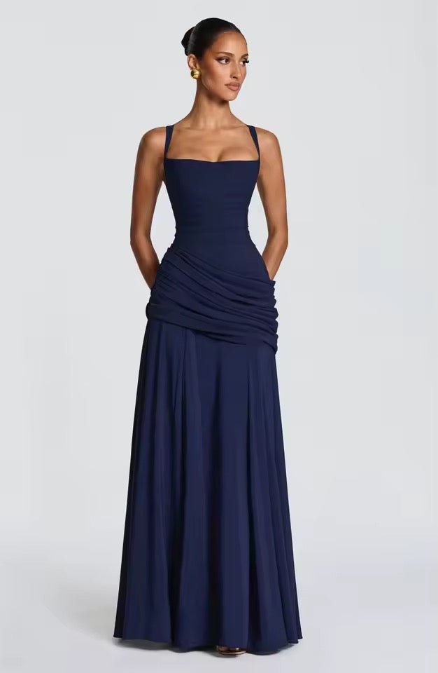 Schickes Abendkleid für Damen, lange Form mit stilvollem Herzausschnitt & Raffungsdetails. Elegant & bequem.