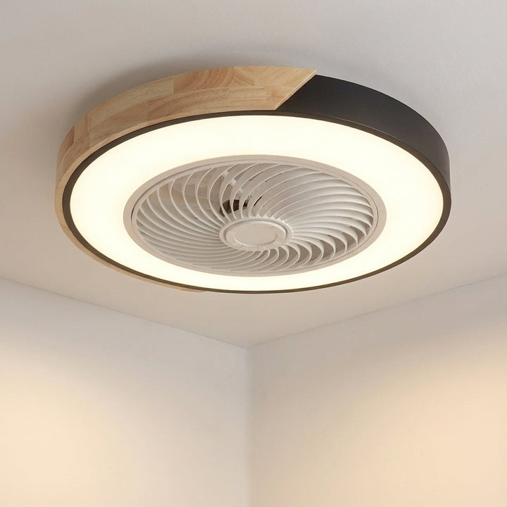 Innovativer Breezora Deckenventilator mit LED-Licht, leise & mit Fernbedienung. Für modernes Wohnen.