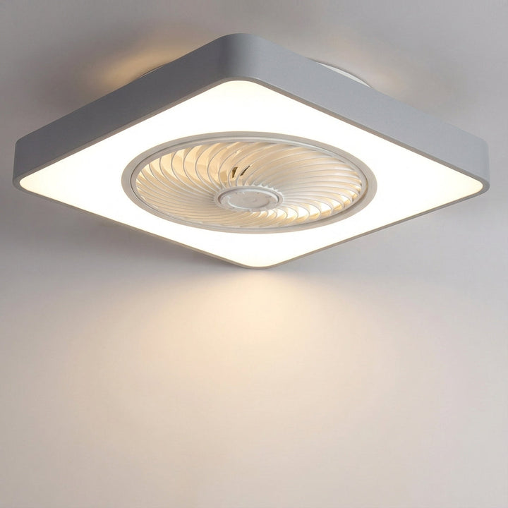 Moderner Deckenventilator mit LED-Licht, Fernbedienung für optimales Raumklima & Ambiente.