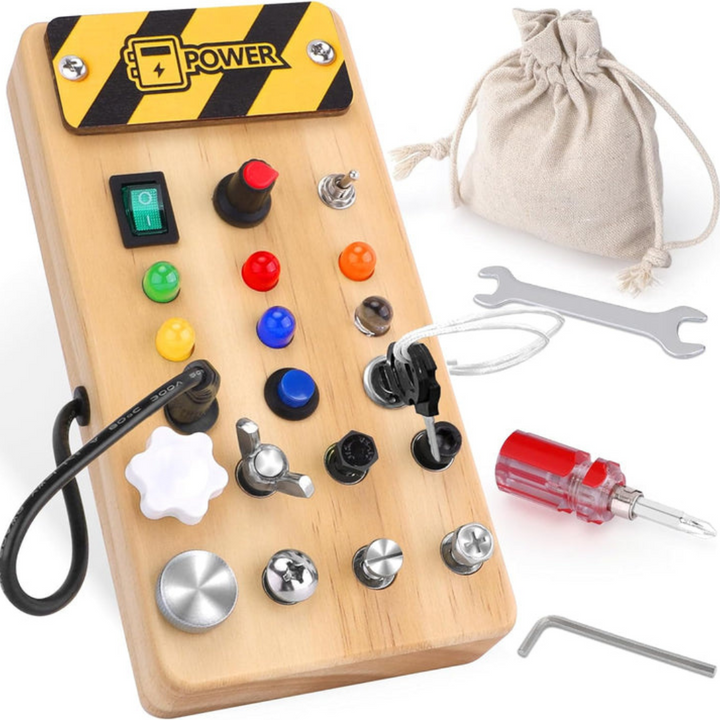 Robustes Holzspielzeug: Busy Board für Kinder mit 8 LED-Lichtern, Montessori-Konzept, fördert taktile Motorik.