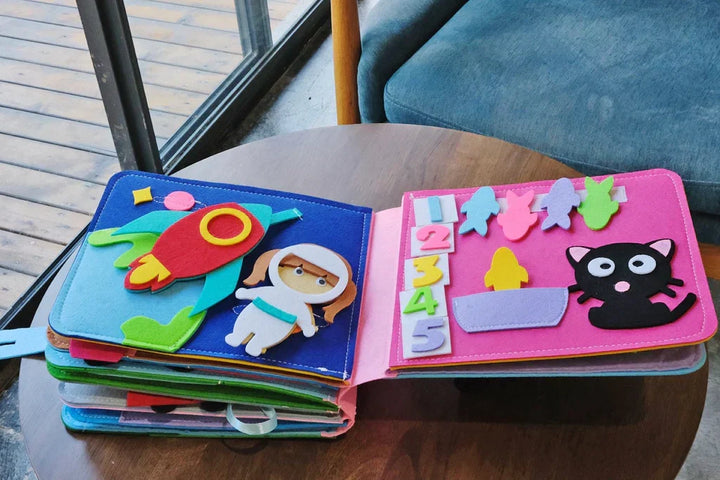 Handgemachtes Filzbuch für Kinder, Lernspielzeug nach Montessori, fördert Kreativität & motorische Fähigkeiten.