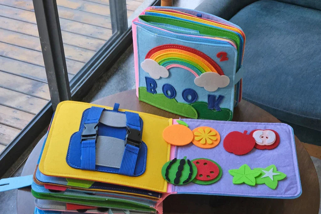 Originelles Montessori Filzgeschichtenbuch, perfekt für Kleinkinder zur spielerischen Entwicklung der Feinmotorik.