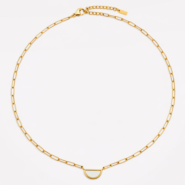 Elegante Damenhalskette aus Edelstahl, goldfarben, Perlmutt Anhänger, Choker Stil.