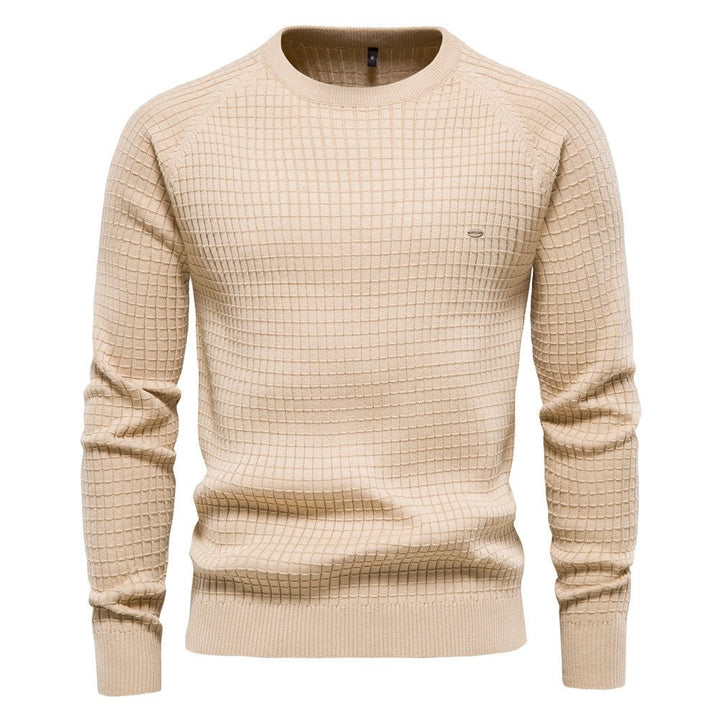 Eleganter Herren Strickpullover in Marineblau. Strukturierter Winterpullover für stilvolle Männermode, perfekt für kühle Tage.