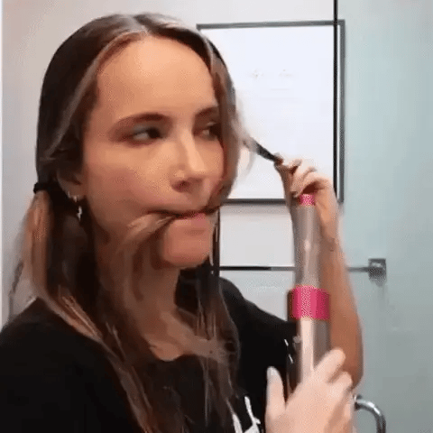 Entdecken Sie den 5-in-1 Haarstyler: Haartrockner, Lockenstab, Glätteisen, Volumenbürste. Coanda-Effekt.