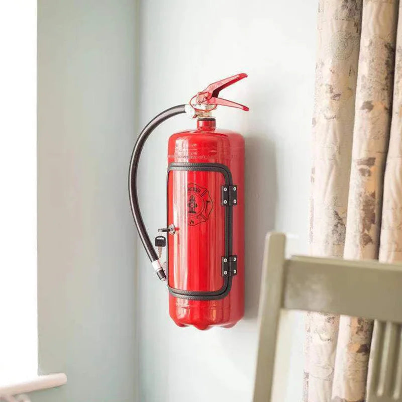 Einzigartiger Flaschenhalter: Originelles Feuerlöscher-Design als cooles Barzubehör & Home Decor. Geschenkidee.