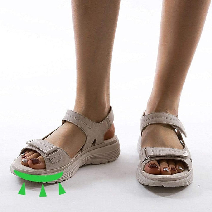 Leichte Sommersandale Deanna für Damen, orthopädisch, mit bequemer Dämpfung und elegantem Design.