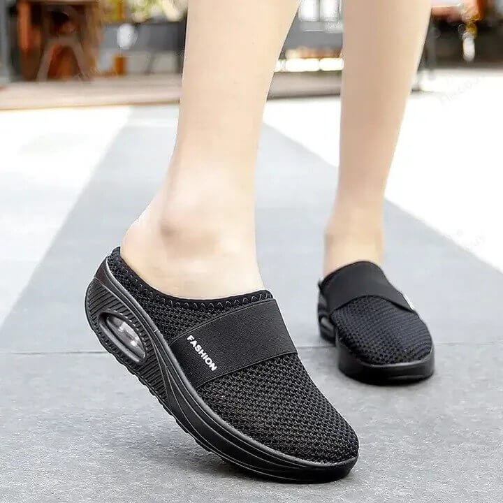Vorderansicht der OrthoAir Damen Freizeit-Sneaker, bequeme orthopädische Schuhe mit Luftkissen-Sohle.