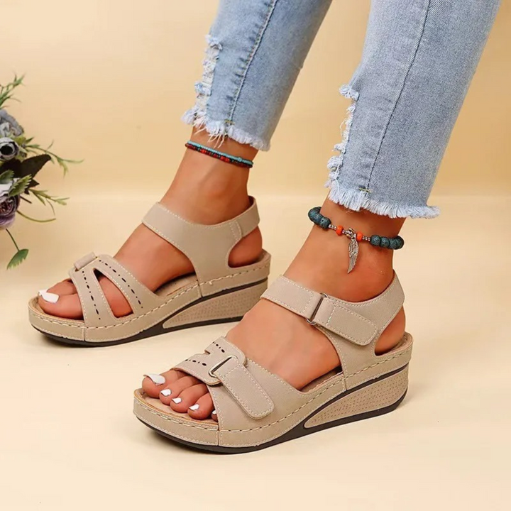 Damen Keilabsatz Sandalen, orthopädisch und stilvoll, ideal bei Fußschmerzen für Sommerkomfort.