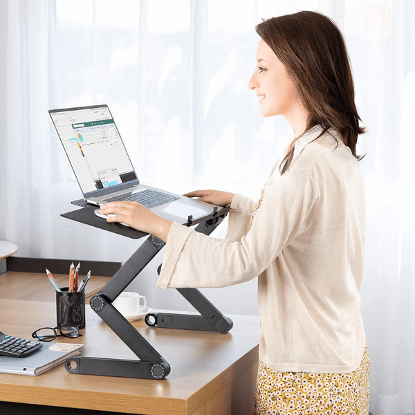 Ergonomischer 360° Laptopständer FlexStand, verstellbar, für gesunde Haltung im Büro und Homeoffice.