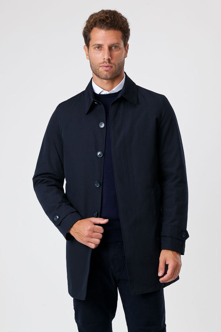 Klassischer Herren Wintermantel, Trenchcoat-Stil, wetterfest & warm, perfekte Oberbekleidung für kalte Tage.