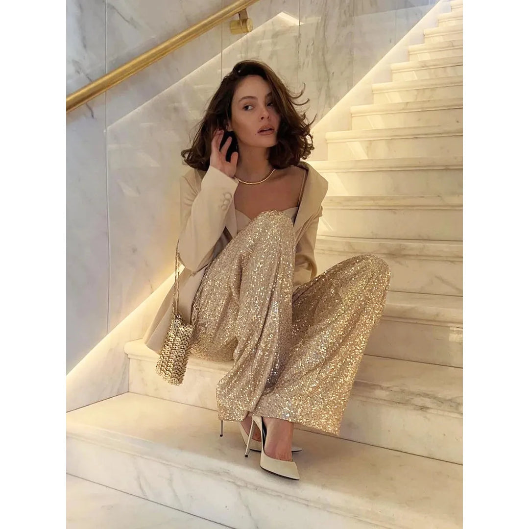 Moderne Paillettenhose für Damen, ideal für Abendmode. Goldene Partyhose mit elegantem, funkelndem Design.