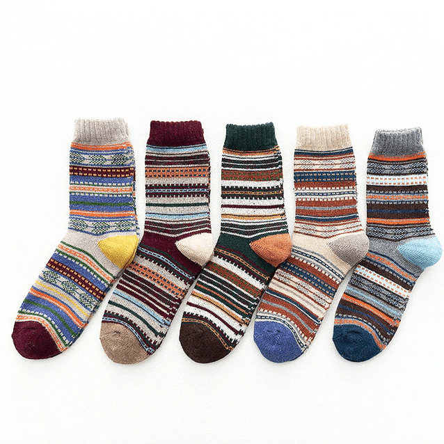 Unisex Thermo-Wintersocken im 5er-Set, skandinavisches Design, ideal für kalte Tage und Stiefel.