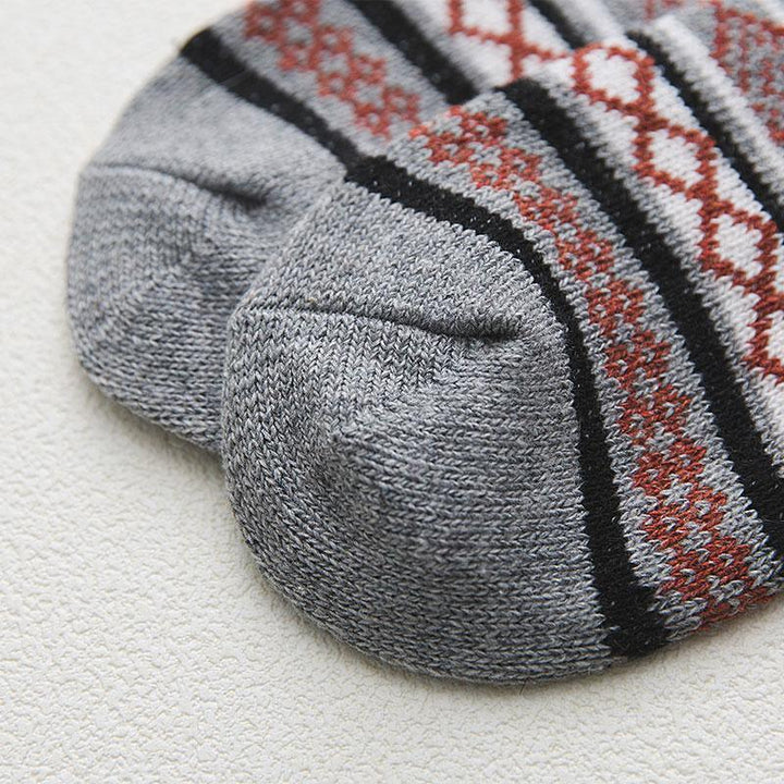 Komfortable Unisex Wintersocken mit Thermofunktion, 5er-Set, skandinavisch gemustert.