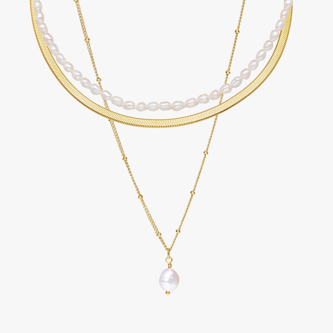 Damen Gold Halsketten-Set, wasserfest, vergoldet. Elegantes Layering mit schimmernden Süßwasserperlen.