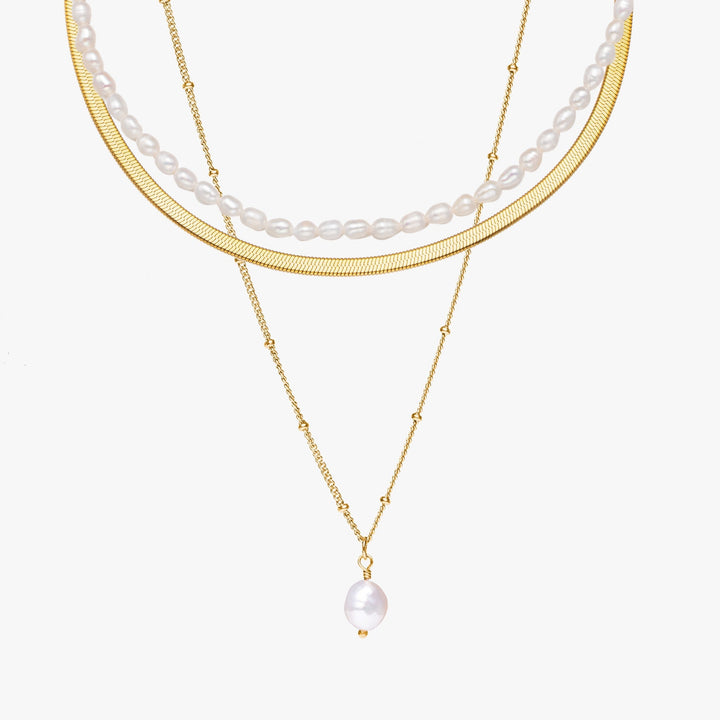 Damen Gold Halsketten-Set, wasserfest, vergoldet. Elegantes Layering mit schimmernden Süßwasserperlen.