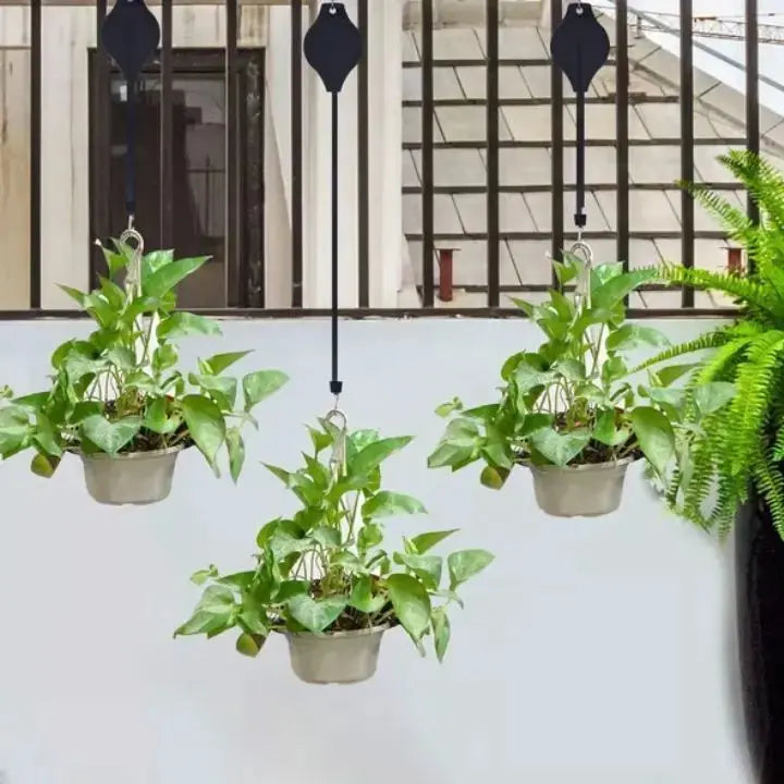 Universelles Aufhängesystem für Hängepflanzen & Blumenampeln; der Flaschenzug ist praktisches Gartenzubehör.