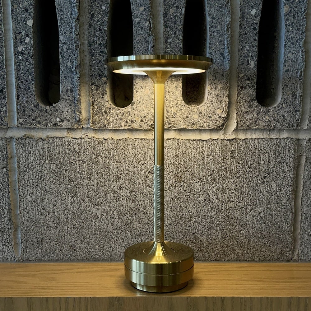 Umweltfreundliche kabellose Tischlampe aus Metall, LED, dimmbar, energieeffiziente Innenbeleuchtung.