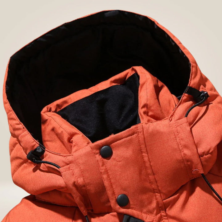 Funktionale Herren Winterjacke, wetterfest, winddicht und warm, ideal für Outdoor-Abenteuer.