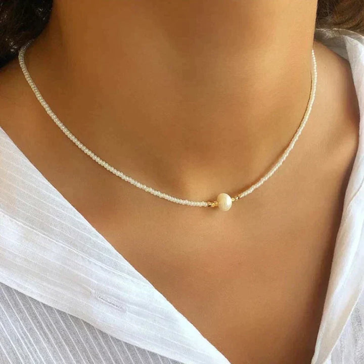Zeitlose Damen Halskette mit schimmernden Süßwasserperlen, vielseitig kombinierbar für Eleganz.