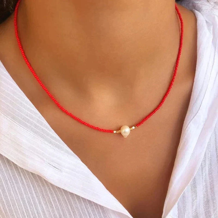 Elegante Süßwasserperlenkette als stilvolles Accessoire, ideal für Damen, die Klassik lieben.