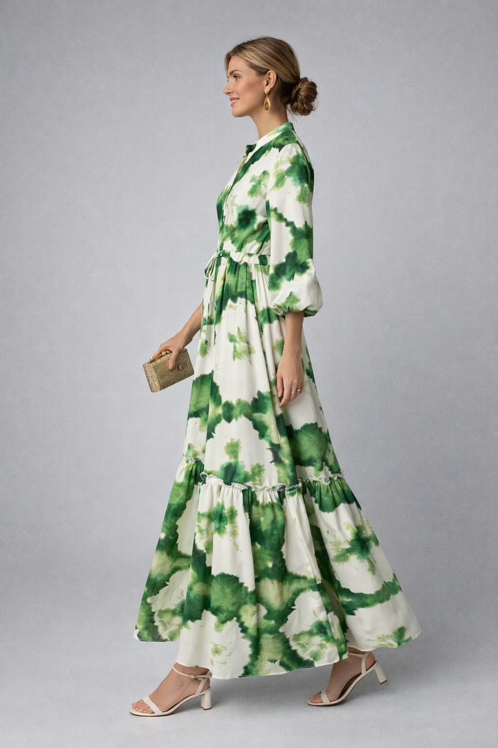 Grünes Damen Maxikleid mit elegantem V-Ausschnitt und fließendem Boho-Allover-Print. Ideal als bequemes Sommerkleid.