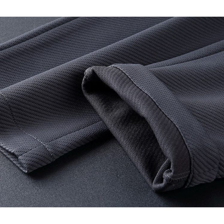 Vielseitiger Herren Trainingsanzug für alle Jahreszeiten, mit Jacke & Hose. Ideal für Sport, Fitness & Alltag.